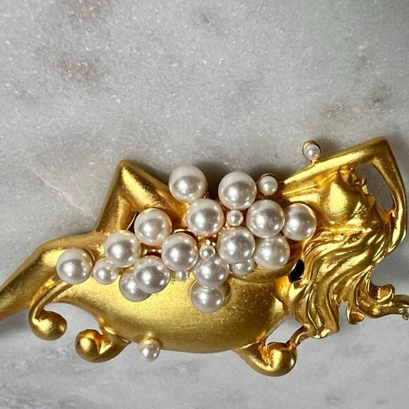 D'Orlan Jewelry - Vtg  J J Jonnette Bathing Beauty Bubble Bath Gold-Tone Brooch Faux Pearl Accents